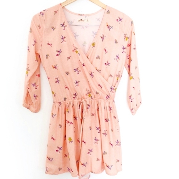 Hollister Light Pink Floral Romper Women's Small S V-Neck Wrap Tie Front Flowy - Picture 2 of 11